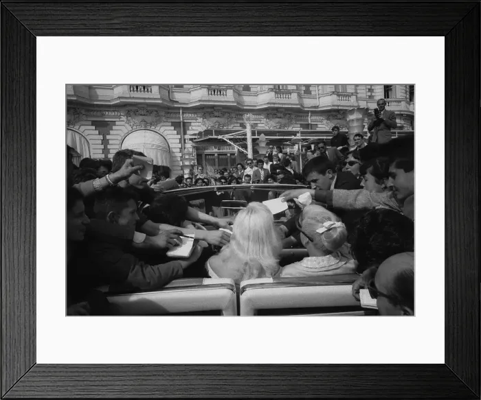 Framed Print : Diana Dors Framed Print : Diana Dors