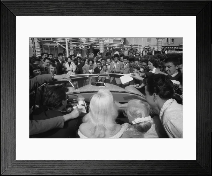 Framed Print : Diana Dors Framed Print : Diana Dors