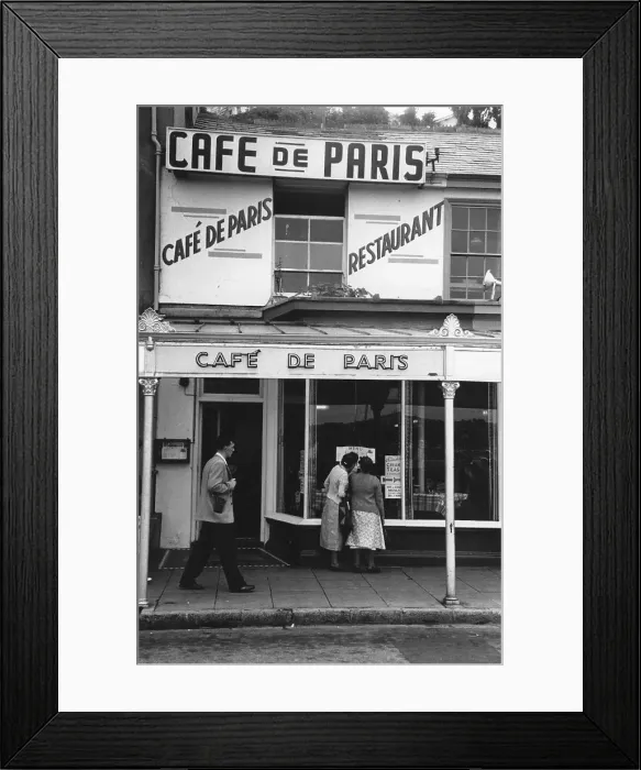 Framed Print : Torquay Cafe