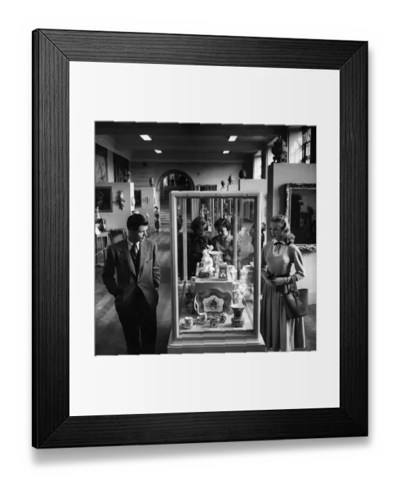 Framed Print : Couple In Museum Framed Print : Couple In Museum