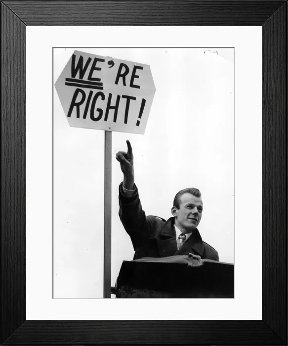 Framed Print : Orator. American evangelist Elwyn Hood giving a speech in London's Hyde Park Framed Print : Orator. American evangelist Elwyn Hood giving a speech in London's Hyde Park