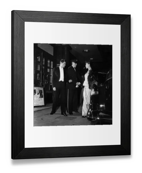 Framed Print : Theatre-Goers Framed Print : Theatre-Goers