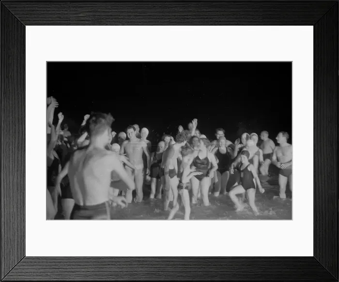 Framed Print : Spartan Dip Framed Print : Spartan Dip
