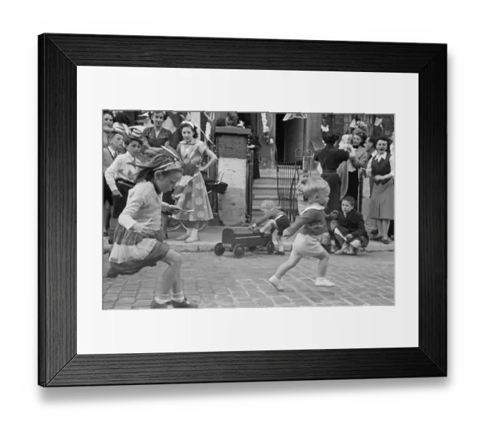 Framed Print : Egg-And-Spoon Race
