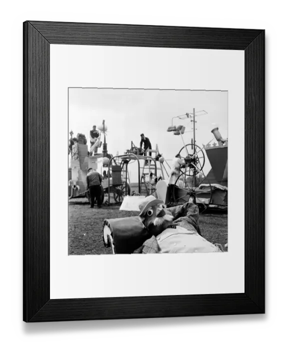 Framed Print : Niggler And Fidgetter Framed Print : Niggler And Fidgetter