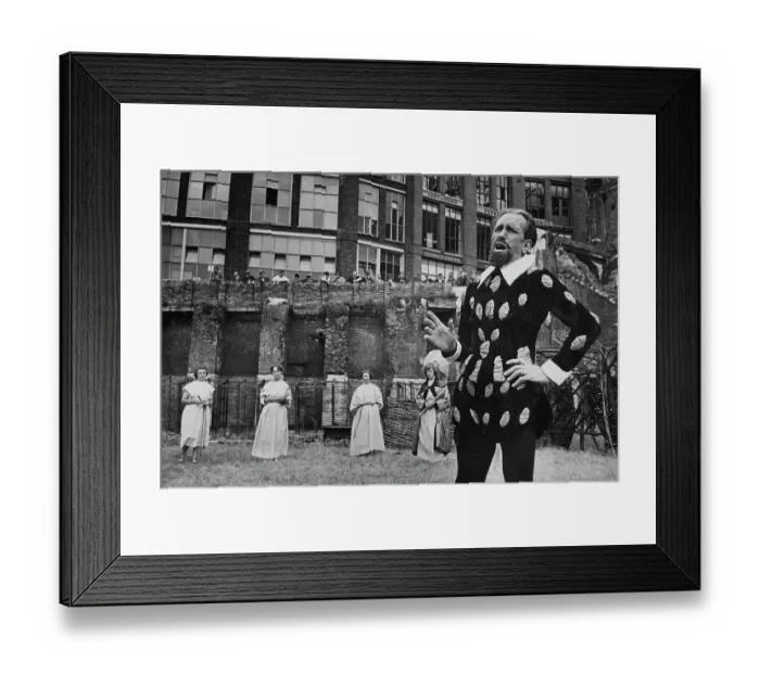 Framed Print : Shakespeare In Ludgate Circus, 1952 Framed Print : Shakespeare In Ludgate Circus, 1952