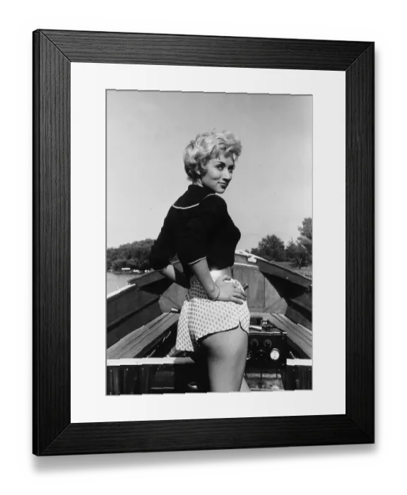 Framed Print : Leslie Caroll Framed Print : Leslie Caroll