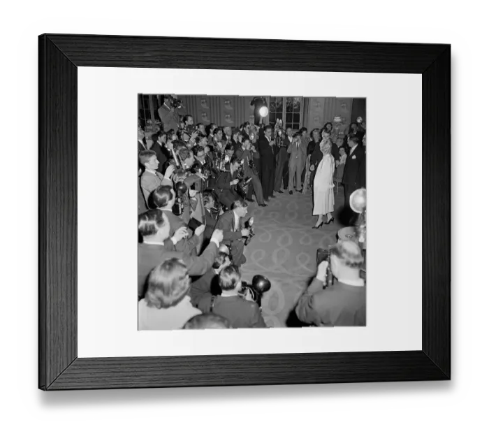 Framed Print : Marilyn At The Savoy Framed Print : Marilyn At The Savoy
