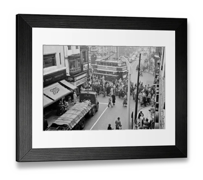 Framed Print : Busy Street In Doncaster Framed Print : Busy Street In Doncaster