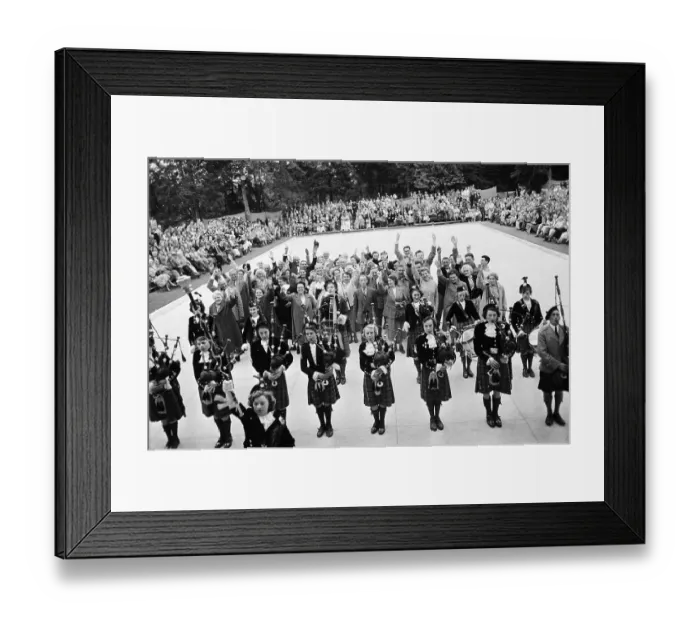 Framed Print : Bagpipe Band Framed Print : Bagpipe Band