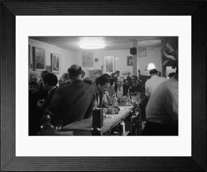 Framed Print : Soho Pub. A crowded bar in Soho, London, 16th July 1955 Framed Print : Soho Pub. A crowded bar in Soho, London, 16th July 1955