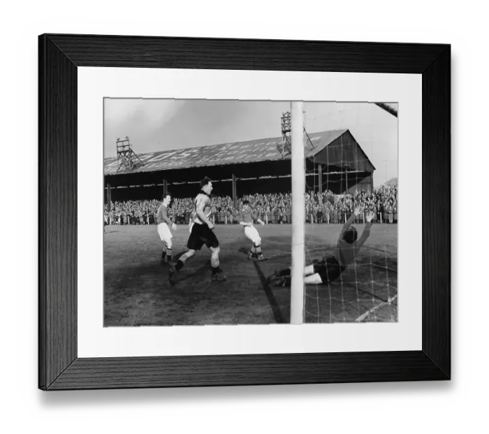 Framed Print : Running For Goal Framed Print : Running For Goal