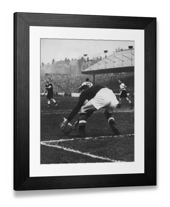 Framed Print : Ray Wood. Manchester United goalkeeper Ray Wood palces the ball during Framed Print : Ray Wood. Manchester United goalkeeper Ray Wood palces the ball during