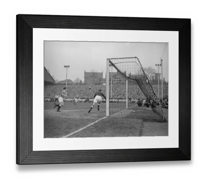 Framed Print : Ray Wood. 29th January 1955: Manchester United goalkeeper, Ray Wood Framed Print : Ray Wood. 29th January 1955: Manchester United goalkeeper, Ray Wood