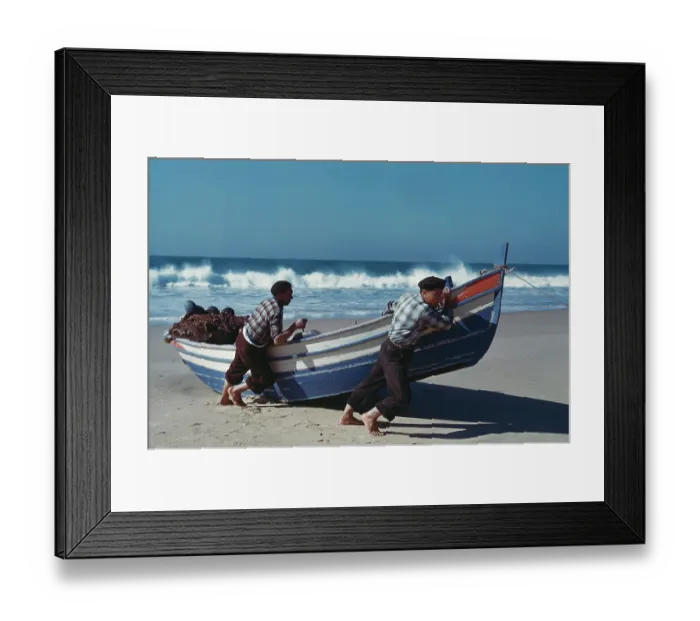 Framed Print : Nazaré Fishermen Framed Print : Nazaré Fishermen