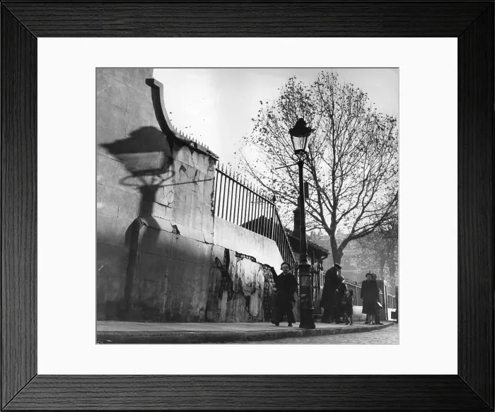 Framed Print : Holborn. A crumbling wall in Holborn, London
