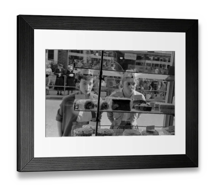 Framed Print : Cake Ban. 26th June 1954: Slimmers sharing the ordeal of a nine-day diet Framed Print : Cake Ban. 26th June 1954: Slimmers sharing the ordeal of a nine-day diet