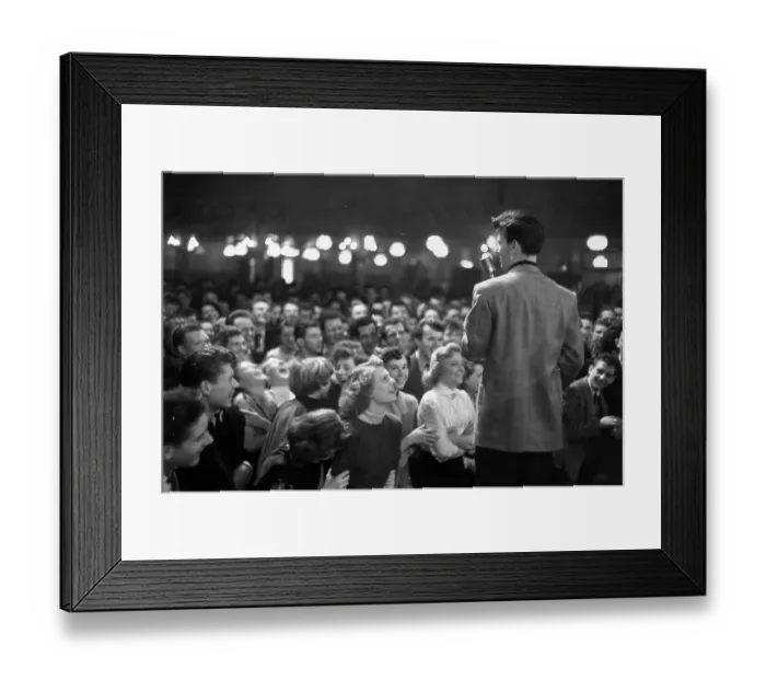 Framed Print : Audience. A audience of young people at the Tottenham Mecca in north London Framed Print : Audience. A audience of young people at the Tottenham Mecca in north London