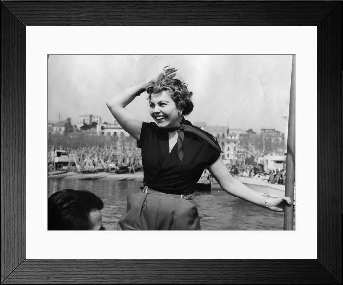 Framed Print : Simone Silva Framed Print : Simone Silva