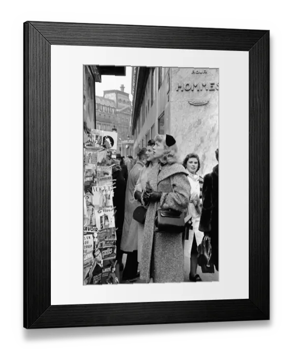 Framed Print : Roberta In Paris Framed Print : Roberta In Paris