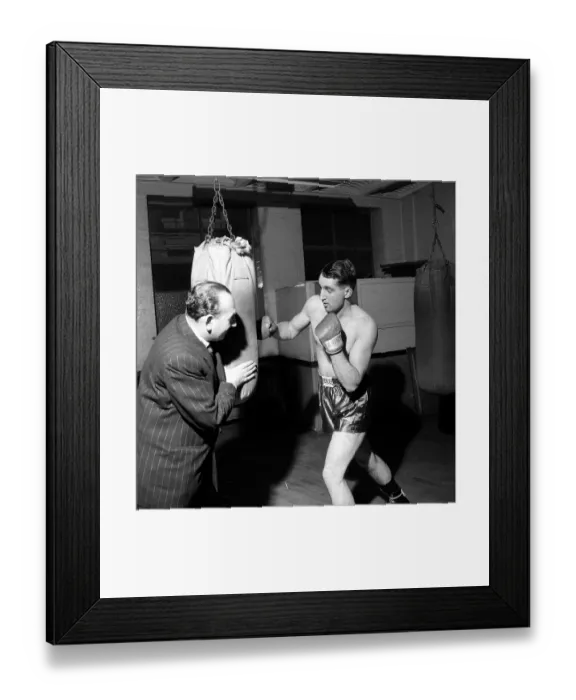 Framed Print : Punch Bag. 2nd January 1954: British boxer Gordon Hazell Framed Print : Punch Bag. 2nd January 1954: British boxer Gordon Hazell