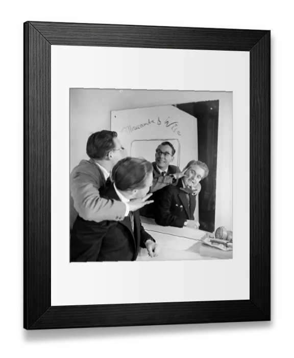 Framed Print : Strangling Ernie Framed Print : Strangling Ernie