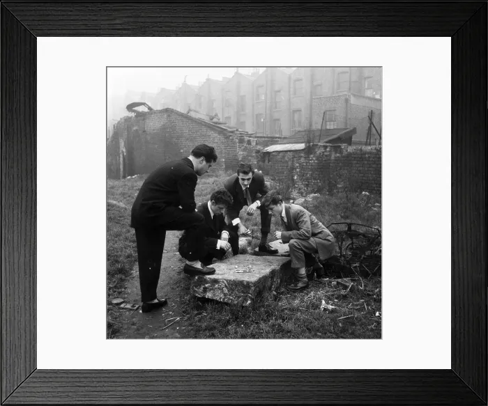 Framed Print : Spivs Playing Dice
