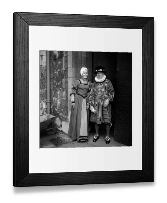 Framed Print : Ye Olde Beefeater Framed Print : Ye Olde Beefeater