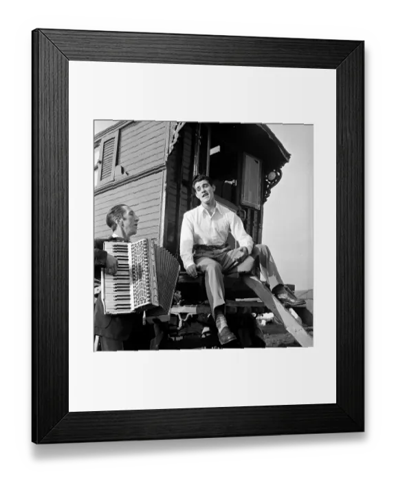 Framed Print : Romany Singer Framed Print : Romany Singer