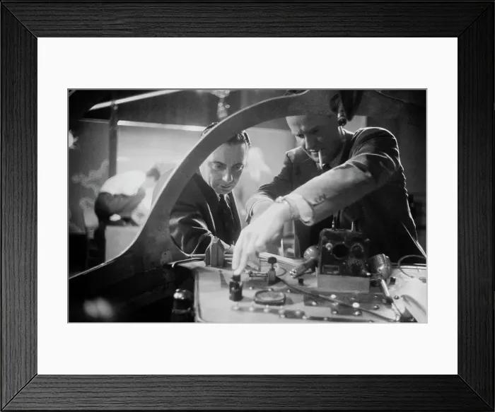 Framed Print : Waldman Meets Captain Video Framed Print : Waldman Meets Captain Video