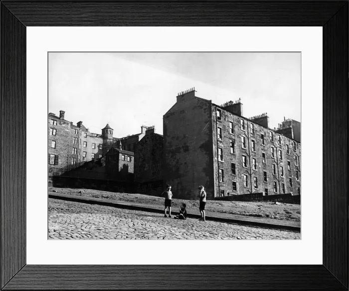 Framed Print : Glasgow Slum Framed Print : Glasgow Slum