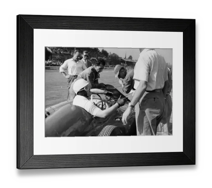 Framed Print : Pitstop. 13th September 1953: A racing driver Framed Print : Pitstop. 13th September 1953: A racing driver