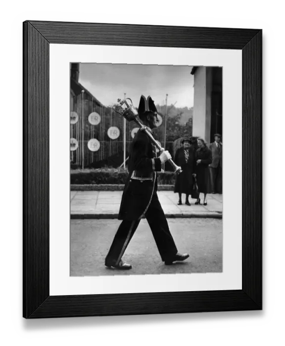 Framed Print : Deal Mace Bearer Framed Print : Deal Mace Bearer