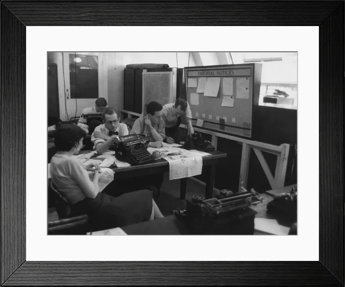 Framed Print : Daily Mirror Office Framed Print : Daily Mirror Office