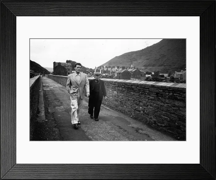 Framed Print : Richard Burton Framed Print : Richard Burton