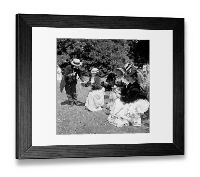 Framed Print : The Sketching Class