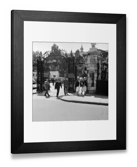 Framed Print : TB Doctor. 20th June 1953: Doctor Mahmoud Naguib Framed Print : TB Doctor. 20th June 1953: Doctor Mahmoud Naguib