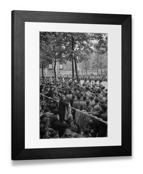 Framed Print : Crowds At Coronation Of Queen Elizabeth II Framed Print : Crowds At Coronation Of Queen Elizabeth II