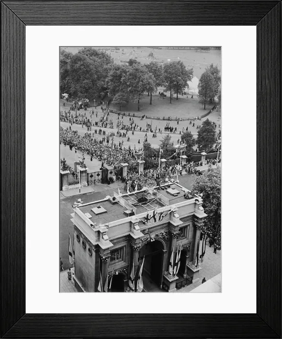 Framed Print : Coronation Crowd At Marble Arch Framed Print : Coronation Crowd At Marble Arch