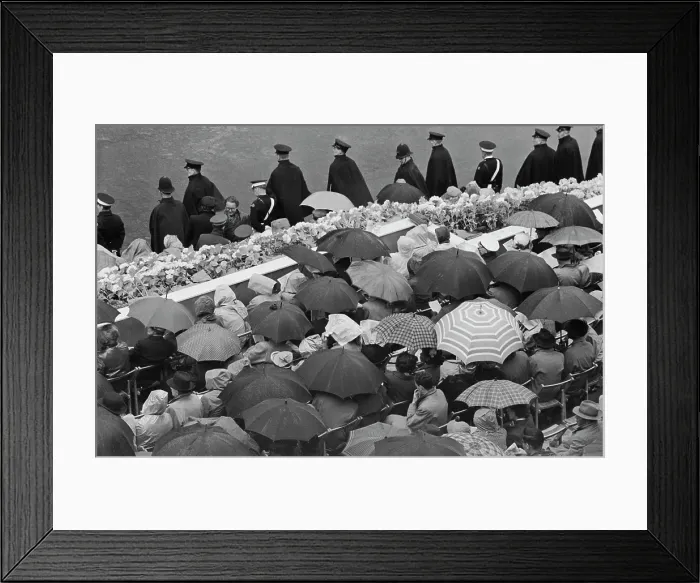 Framed Print : People With Umbrellas Framed Print : People With Umbrellas