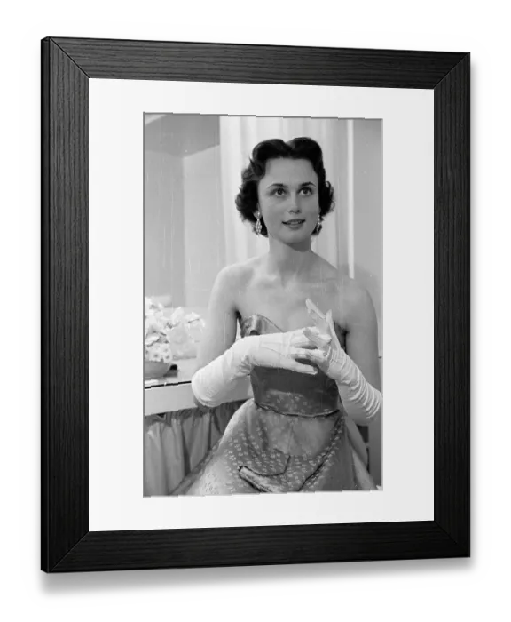 Framed Print : Beauty Salon Framed Print : Beauty Salon