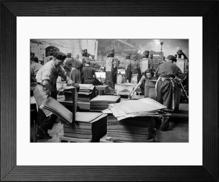 Framed Print : Tinplate. 28th March 1953: Cutting and collecting tinplate in a factory Framed Print : Tinplate. 28th March 1953: Cutting and collecting tinplate in a factory