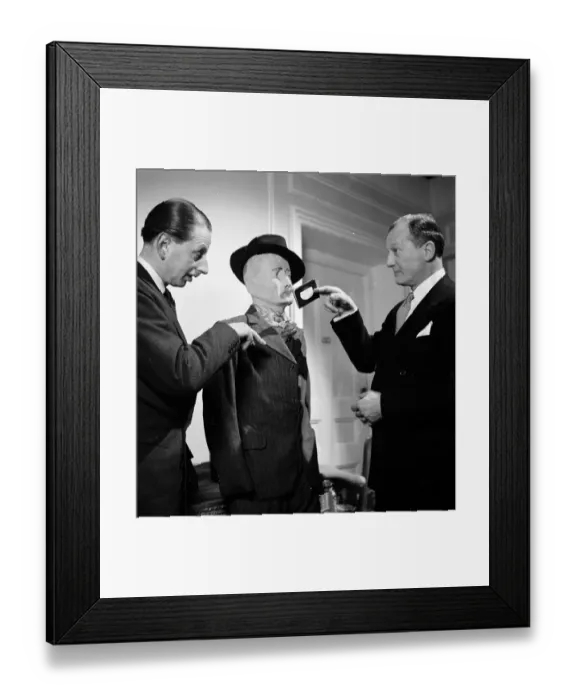 Framed Print : Wallet Picker