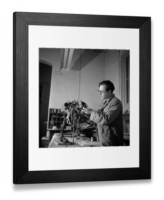 Framed Print : Dry Bones. 28th February 1953: Putting together a skeleton at the Natural History Museum Framed Print : Dry Bones. 28th February 1953: Putting together a skeleton at the Natural History Museum