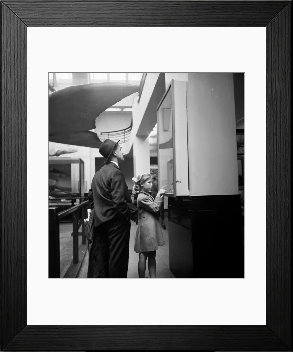 Framed Print : Museum Visitors Framed Print : Museum Visitors