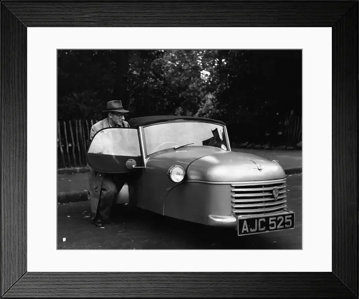 Framed Print : Bond Minicar