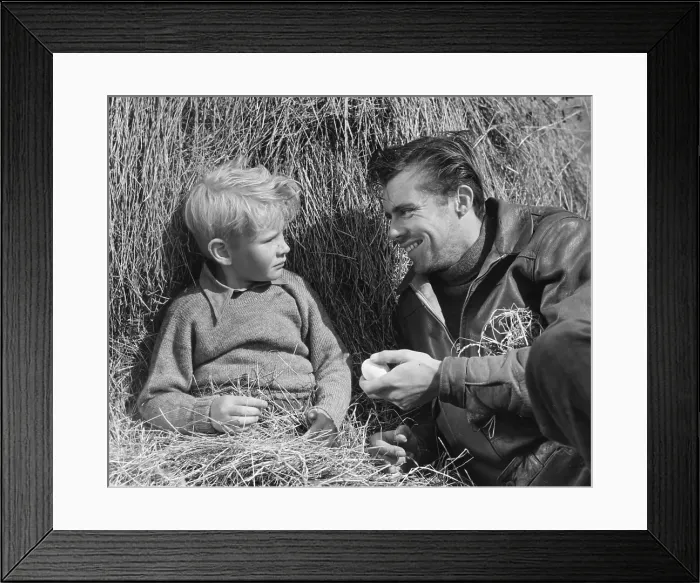 Framed Print : Hay Chat. 17th November 1952: British actor Dirk Bogarde Framed Print : Hay Chat. 17th November 1952: British actor Dirk Bogarde