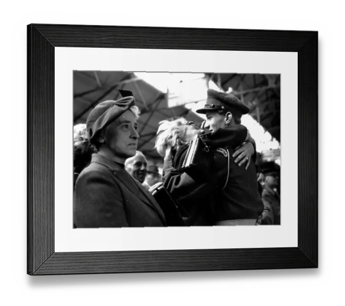 Framed Print : Warm Welcome Framed Print : Warm Welcome