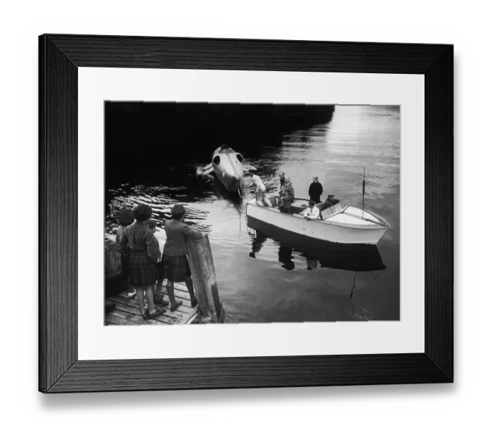 Framed Print : Crusader Towed To Shore Framed Print : Crusader Towed To Shore