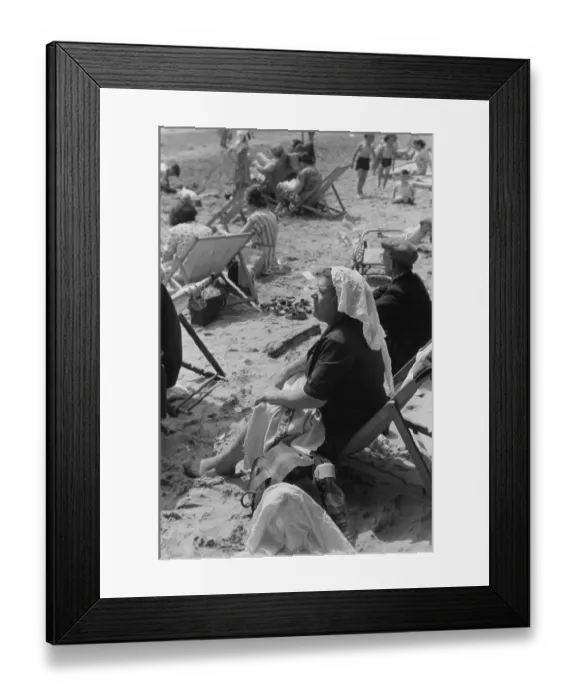 Framed Print : Heat Wave. August 1952: Londoners enjoying the August sun on the Thames-side beach Framed Print : Heat Wave. August 1952: Londoners enjoying the August sun on the Thames-side beach